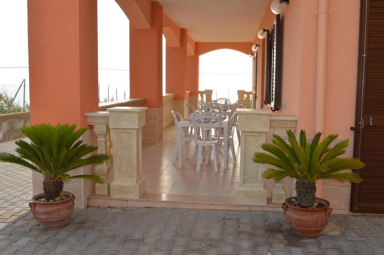 Bed and Breakfast Carrubella Santa Zita Ліката Екстер'єр фото